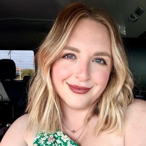 Meet your Posher, Carlee